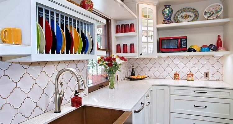 contrasting minimalist L-shaped kitchen design